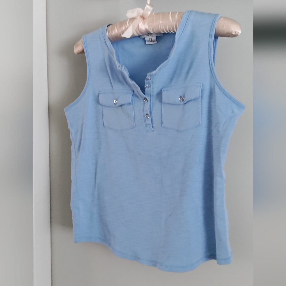 Liz Claiborne Petite Lt Blue Sleeveless Functional buttons is